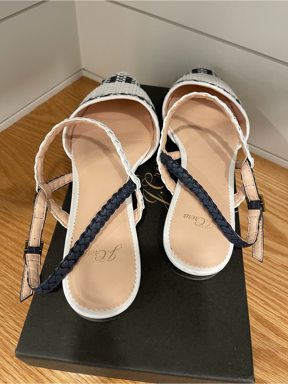 Gorgeous leather Jcrew sling back sandals 9.5 - Picture 5 of 6